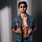 Tiger Shroff Instagram – ❤️💙 @divzphoto