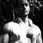 Tiger Shroff Instagram - 🖤🤍