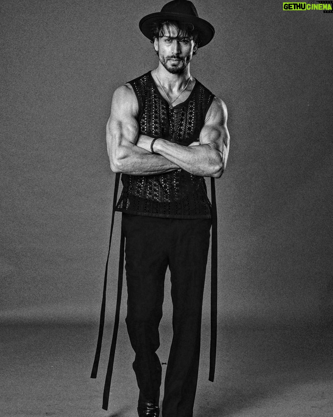 Tiger Shroff Instagram - 🎩🦍🖤 @trishasarang @theanisha @lineoutline.in