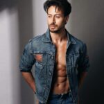 Tiger Shroff Instagram – ❤️💙 @divzphoto