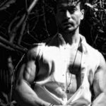Tiger Shroff Instagram - 🖤🤍