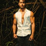 Tiger Shroff Instagram - 🖤🤍