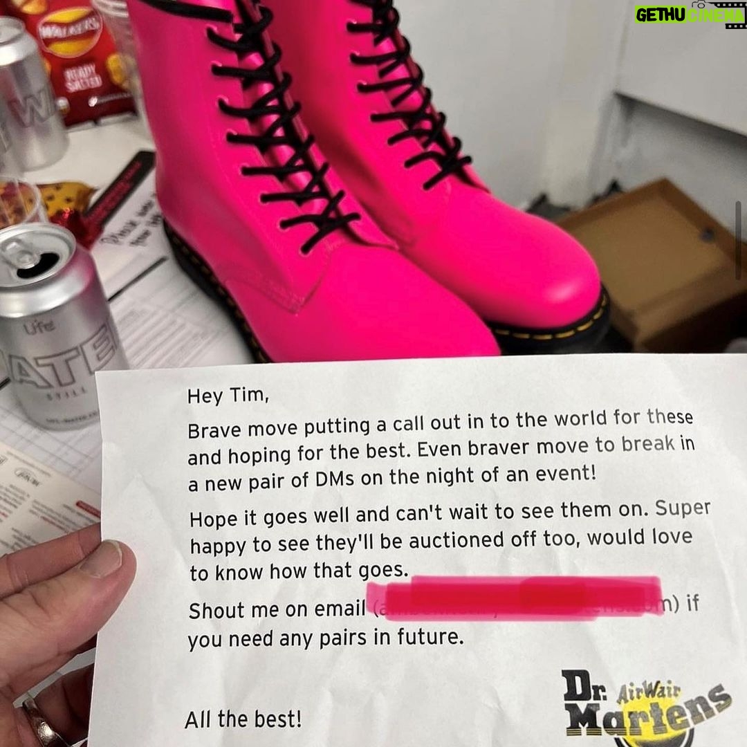 Tim Minchin - 4K Likes - When @TimMinchin, the mastermind behind the Music & Lyrics of #OVGroundhog Day and Matilda The Musical, hosted The Old Vic fundraising gala last month, he had a little help from @drmartensofficial to complete his outfit. After wearing them at the event, Tim has kindly donated his size 10 pink DMs for us to auction in aid of our future, and he’s generously thrown in two tickets to his upcoming sold-out show in London's West End AND a meet and greet after the show. Bidding starts from £10 and is now open until 3pm on Thu 08 Jun. Follow the link in our bio to start bidding.