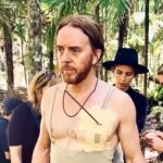 Tim Minchin Instagram – Ok, for those of you sick of me posting about Groundhog Day (ticket link in bio 😂), here’s a picture of me in a bra. 

(Excellent spear rig from Upright S2) #uprightseason2