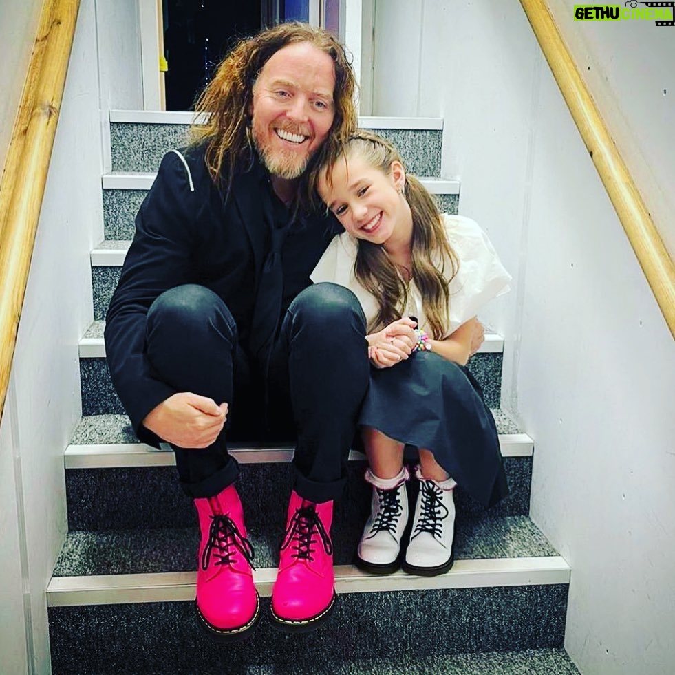 Tim Minchin Instagram - Me and my little mate, @alishaweir123 (who played Matilda in our movie) sang Still Holding My Hand last night, along with my awesome band, the heartbreakingly excellent @housegospelchoir, AND the brilliant @st_jamesschool choir! Proper spine-tingling stuff. @oldvictheatre Check out our boots, @drmartensofficial 💕