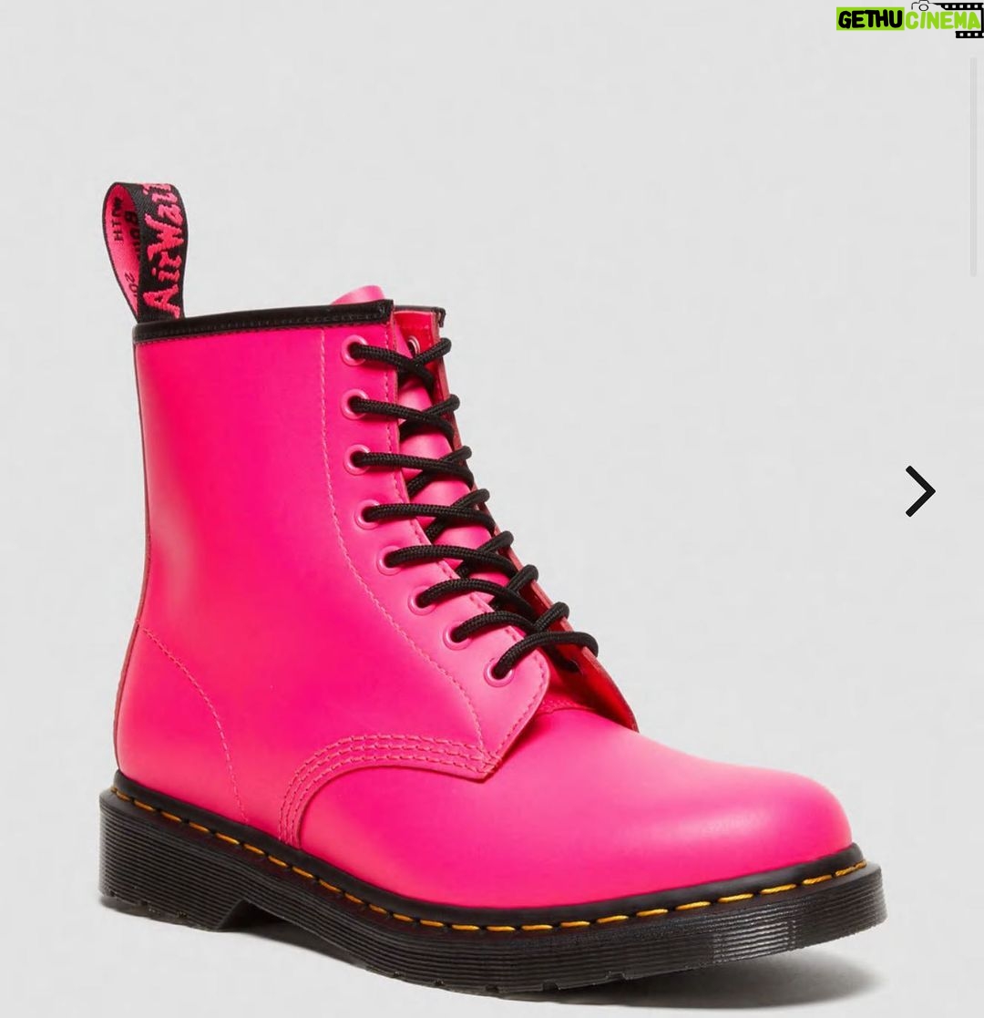 Tim Minchin - 8.1K Likes - Hey @drmartensofficial… I (almost) never pull this sort of shit, but I’ve suddenly decided I NEED to a pair of these to wear to the @oldvictheatre fundraising Gala. And it’s… tonight!
Any way you can pull some rocknroll magic and get some to me? Lots of fancy labels will be on show, but it will surely all be for nowt without these #boots on my famously sexual #feet.
(I’m a side 10 dude, dude.)
EDIT: if I can make this happen, I will sign and auction these boots, to raise money for the theatre’s new community engagement wing. LET’S DO IT DOC!
