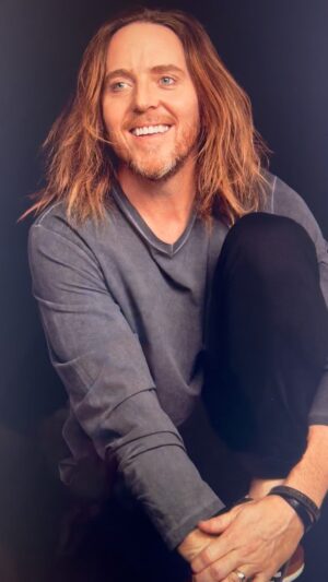 Tim Minchin Instagram - It’s good to have a @damianbennettphoto in your life.