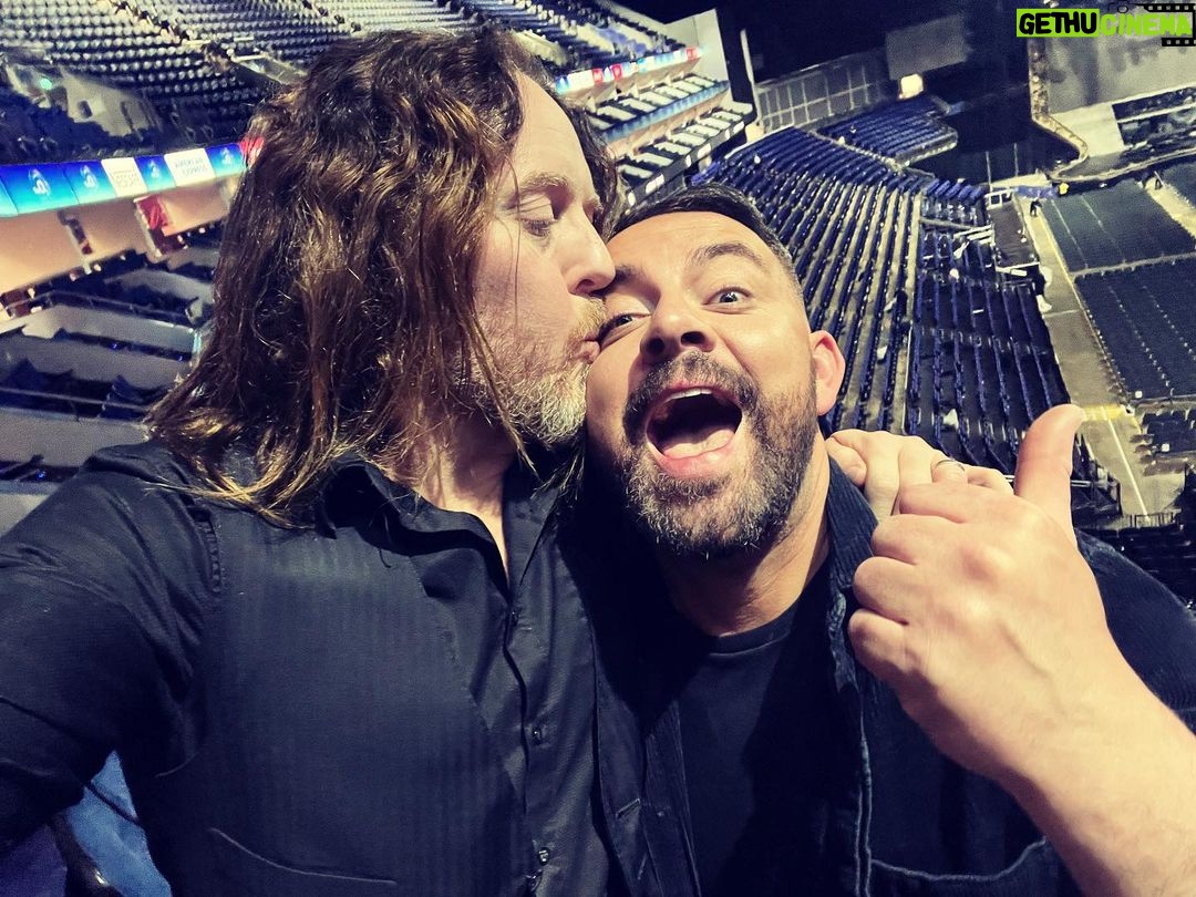 Tim Minchin - 10K Likes - And I got to see lovely @boygeorgeofficial for the first time in a long time.
AND had an Easter reunion in the very Arena where @thebenforster (Jesus), @chrismoylesofficial (Herod) and I started our huge tour with Jesus Christ Superstar 11 years ago 😭! We missed you @melaniecmusic.
