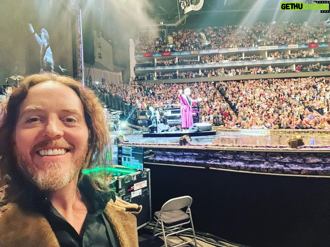 Tim Minchin - 11.1K Likes - I was a long way away from @eltonjohn. But then I got (swipe) a bit closer.
And then (swipe) a bit closer.
😍