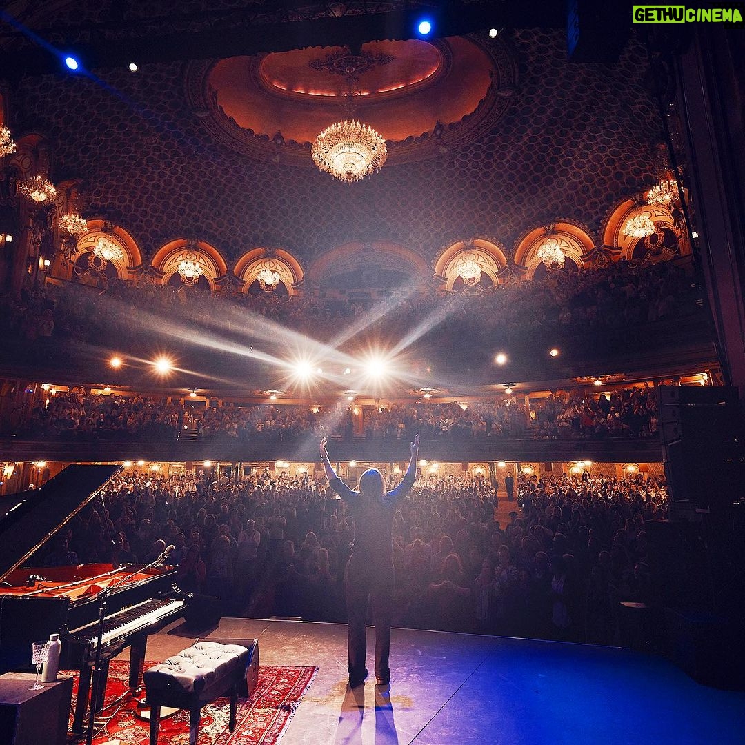 Tim Minchin - 6K Likes - Thank you, Sydney, for a weekend of shows I’ll never forget.
❤️
📷 by @damianbennettphoto
