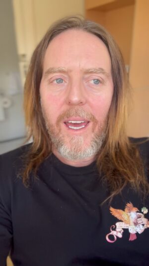 Tim Minchin Instagram - Closing Night Will Come. 
❤️🙏☺️

@andy_karl 
@tanishalspring 
@alanjberry79 
@andrewlangtree 
@billylukenevers 
@aimeelynfisher 
@evenorrissss 
@oldvictheatre 
@itsashleeirish 
@kamillagracefernandes 
@jasmincolangelo 
@nickhayesuk 
@zack___guest 
@jaxhughes1903 
@chrisjenko 
@rachelcmoran 
@bilbobenny 
@alexmichaelstoll