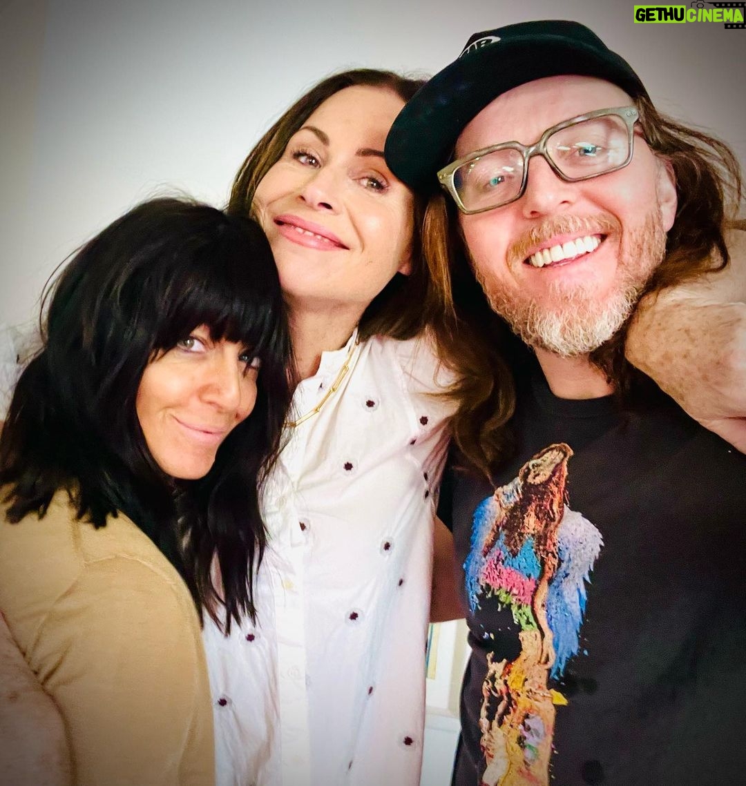 Tim Minchin - 3.7K Likes - Claudia, Minnie, me.
😍😍😍