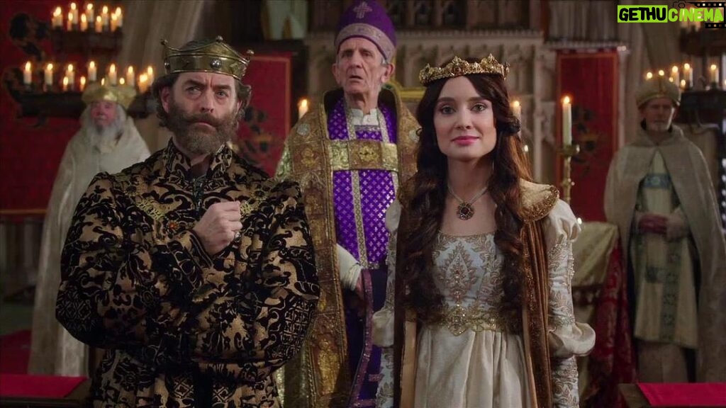 Timothy Omundson Instagram - Happy 9th anniversary of the premier of possibly the greatest job of my already blessed career, #Galavant👑 thank you, @alanmenken @danfogman @glennslaterlyrics and this wonderfully talented cast of dear friends, @karendavidofficial @mallory_jansen, @clarefossie , @thevinniejones VinnieJones @luke_youngblood et al and our incredible writers like, @klikkonthis @johnhoberg Just to name a few , @michaelkosarin thank you , Bristol, 🇬🇧 & many parts 🏴󠁧󠁢󠁷󠁬󠁳󠁿for being such wonderful hosts ❤️👑 TadCooper🐲