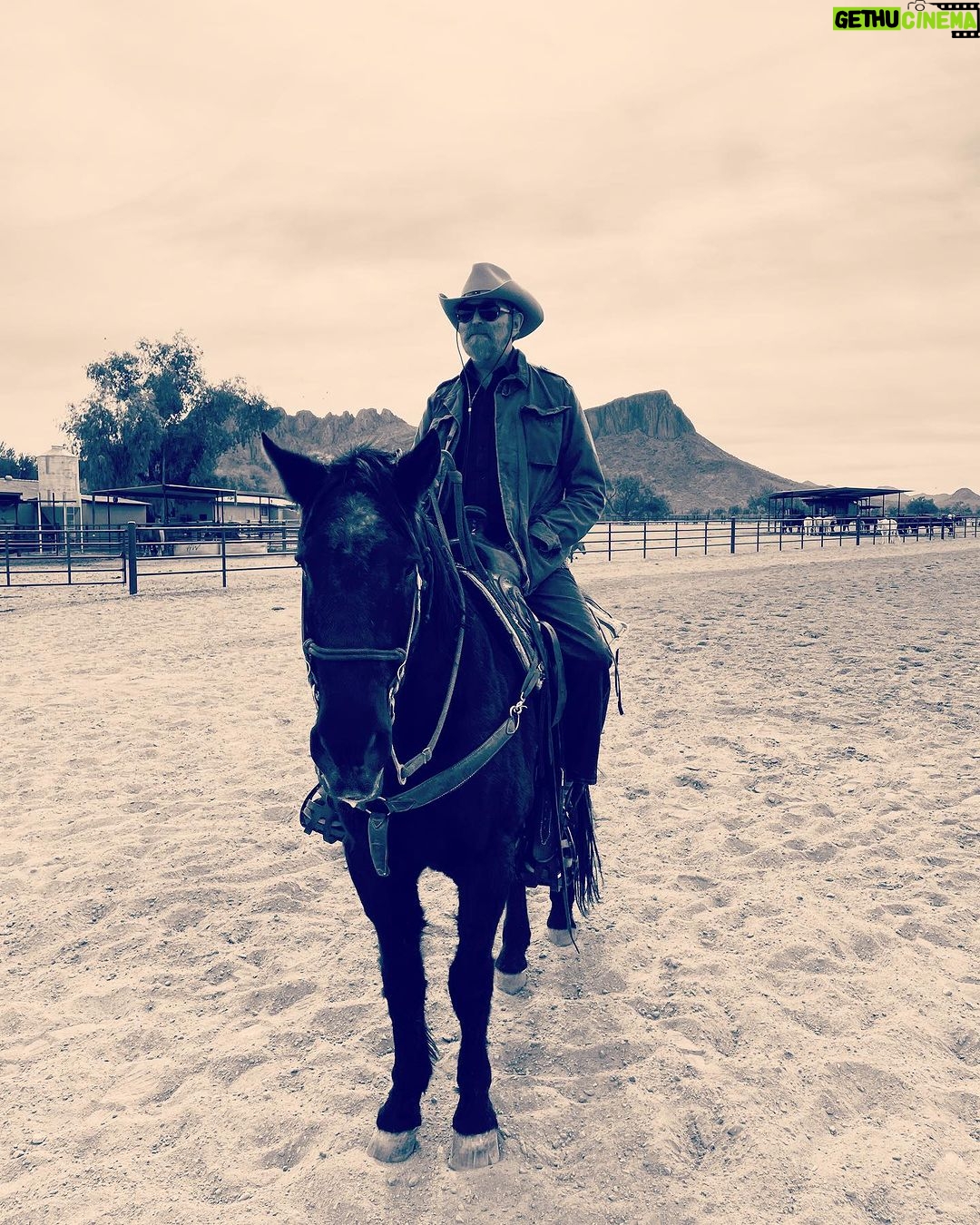 Timothy Omundson Instagram - So grateful to my friends @whitestallionranchaz for getting me back to something I love.🐴🤠