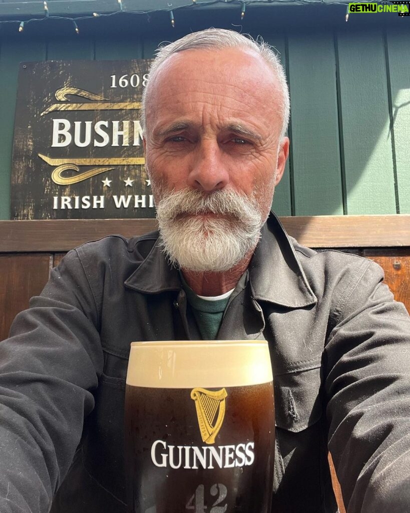Timothy V. Murphy Instagram - It’s that time of the year again….Happy Saint Patrick’s Day everyone @obriensla ☘️☘️☘️ @guinness @bushmillsusa