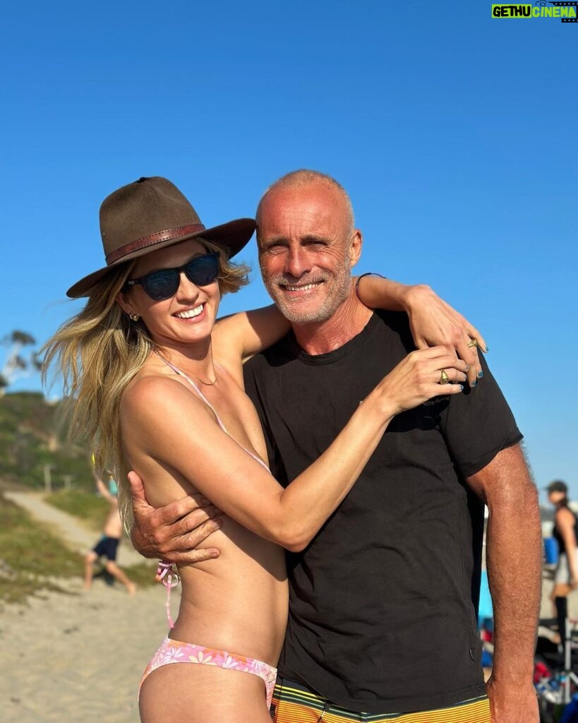Timothy V. Murphy Instagram - Great day at the beach with my wife,kids and friends ...oh,thanks for the Akubra,Elaine,Caitlin never takes it off @caitlinamanley @rmwilliams 😍😍😍...we had very much the melting pot that is America... #irish #swedes #moldovans #ukrainians #irishamericans #mexicanamericans #africanamericans 🇺🇸🇺🇸🇺🇸