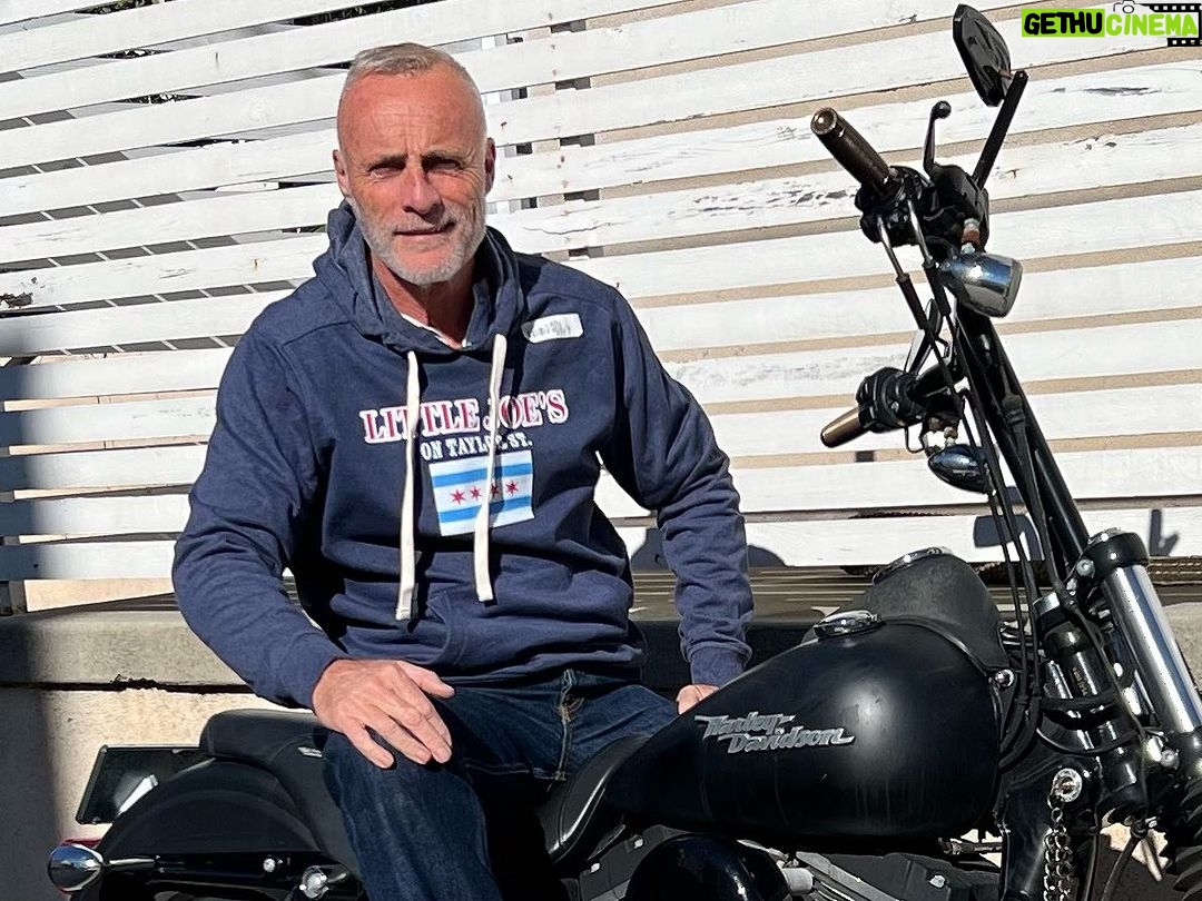 Timothy V. Murphy Instagram - A big shout out to Little Joes bar in Chicago @ljs_1041 @harleydavidson ☘️☘️☘️👊🏼👊🏼👊🏼