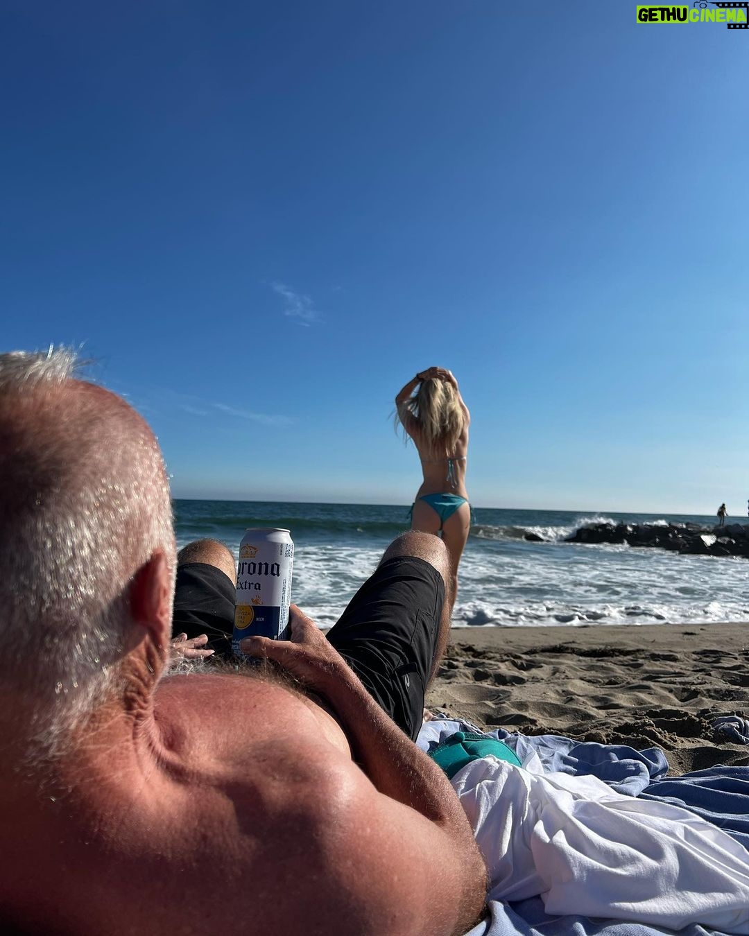 Timothy V. Murphy - 1.4K Likes - Perfect day at the beach @corona @caitlinamanley 🇮🇪🇮🇪🇮🇪🇺🇸🇺🇸🇺🇸😎😎😎