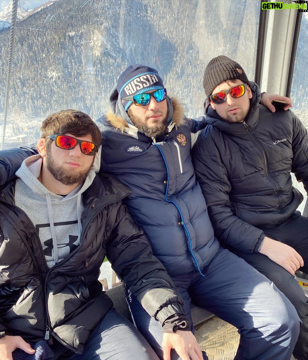 Timur Khizriev Instagram - #домбайсбратьями❄️🏔🏂 Домбай