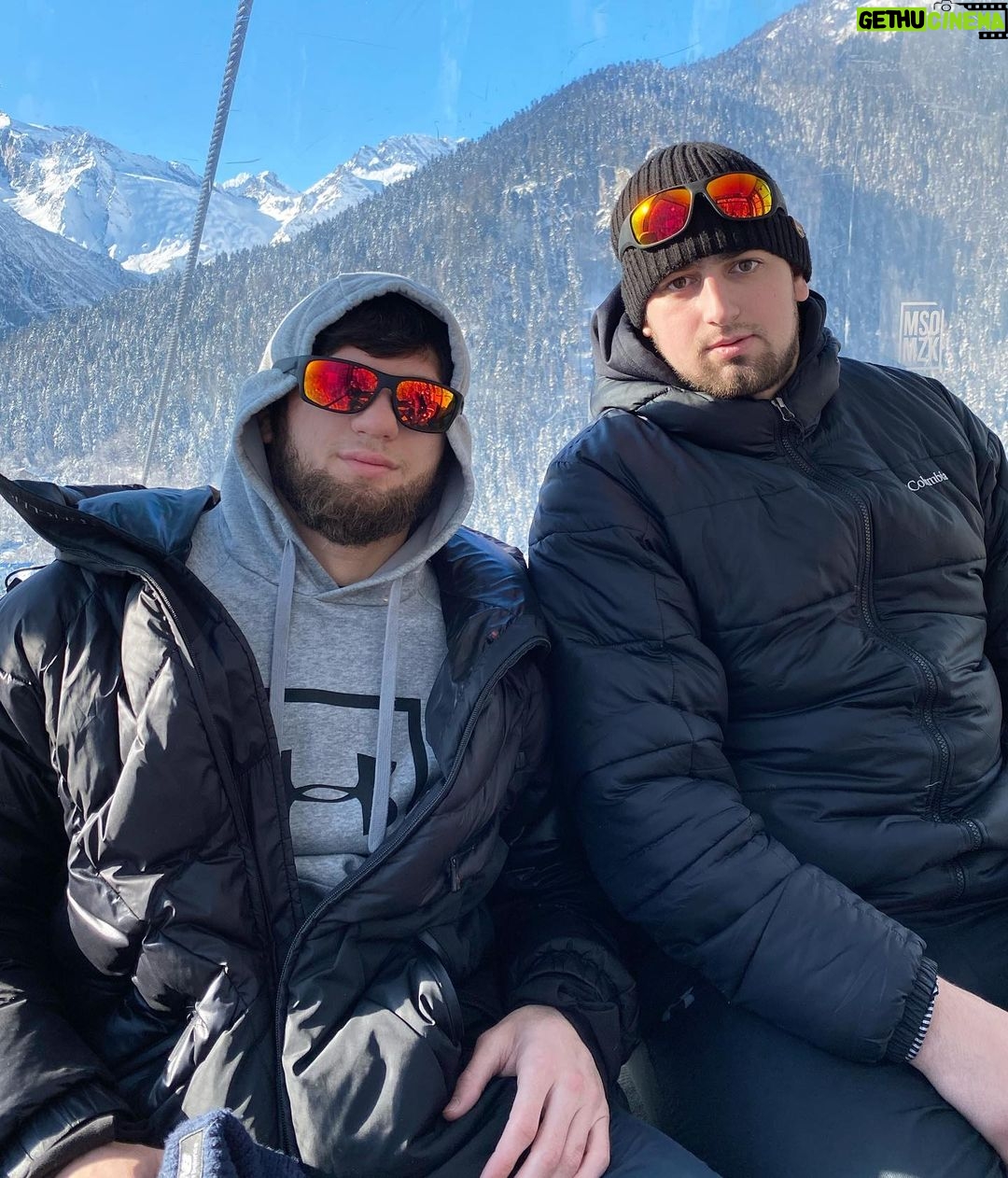 Timur Khizriev Instagram - #домбайсбратьями❄️🏔🏂 Домбай