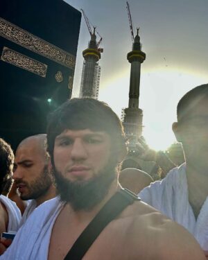Timur Khizriev Instagram - Такъаббаля-Ллаху минна уа минкум.🌙