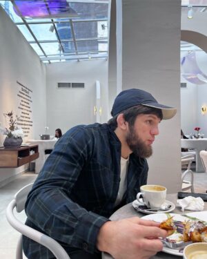 Timur Khizriev Instagram - #вожидании ☕️