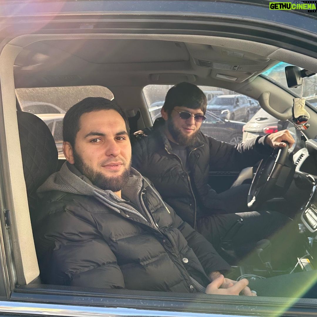 Timur Khizriev Instagram - #иногдаможно Лучше голодным на воле быть, чем сытым на привязи, пусть кинжал будет деревянным, но сердце железным. 😉 Machatschkala, Dagestan, Russia