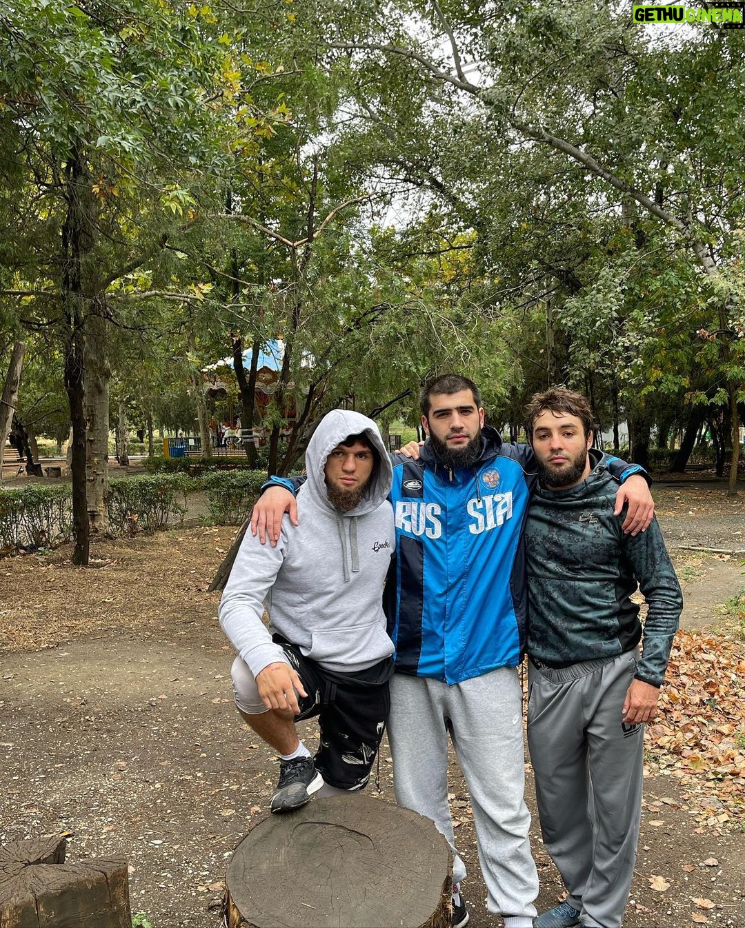 Timur Khizriev Instagram - Вот и лето прошло, а работа продолжается и продолжается 🍂 💥(по поводу боя все спрашивают, устно договорились как будет контракт дам знать сразу) всем Саламалейкум ✊🏽 Махачкала Ленина