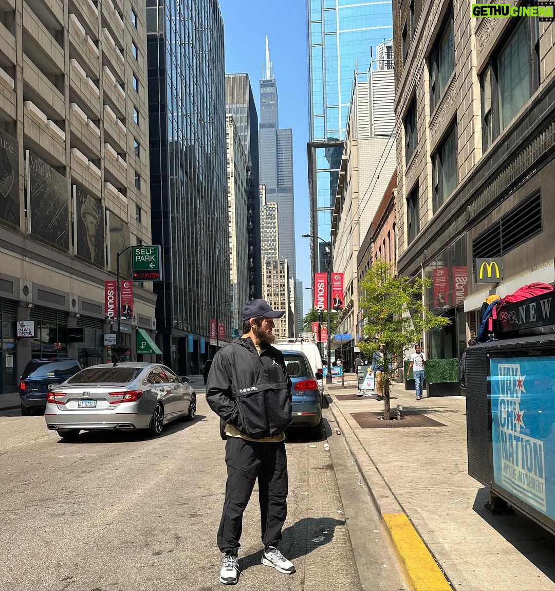 Timur Khizriev Instagram - city โโof Chicago, city of gangsters and pizza ๐ Chicago, Illinois