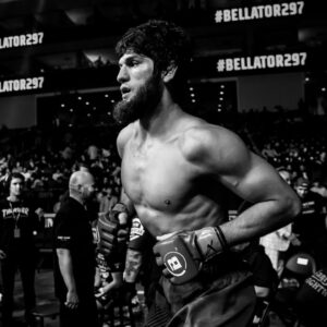 Timur Khizriev Instagram - Прошел мой второй бой в организации @bellatormma , хотел бы поблагодарить своих братьев которые помогали и были рядом @raimond1990 @movlid_khaybulaev @abdurakhman__13 @fit_and_fight_usa @adil_mm_ 💣, а  также тренера по физ подготовки @mad__coach . своих менеджеров @rizvan_magomedov @aliabdelaziz , свою команду @dagestan__fighter и @mmafight_universe , @dzhamal_magomedov_df @timurvaliev_df @mansur_uchakaev_ , thanks to my coaches with the american top team @americantopteam @parrumpaatt @mikebrownmma @bruno_boxingcoach @artem_levin best team 💥✊🏽