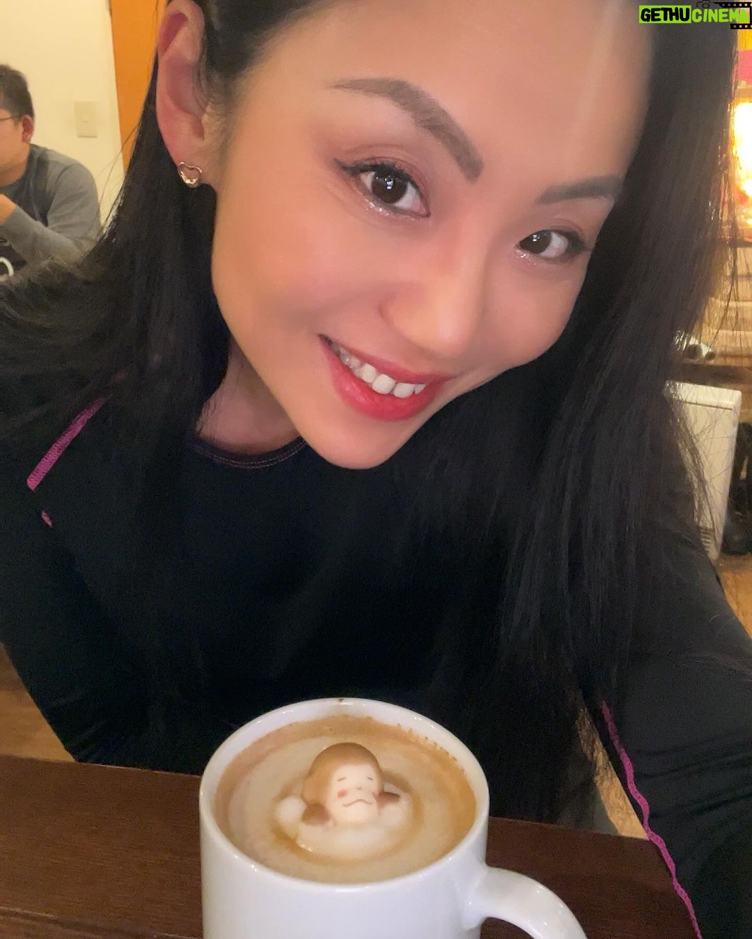 Tina Guo Instagram - Yesterday’s adventure: Shinkansen 🚄 Bullet Train from Tokyo to Nagano, bus from Nagano Station to the bottom of the mountain, 1 mile hike up a slightly icy path to monkey heaven 🏔️ 🐒❤️ 地獄谷野猿公苑 (Jigokudani Snow Monkey Park)