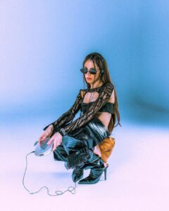 Tini Stoessel Instagram - ya esta disponible mi primera cápsula de anteojos junto a @hawkersco q emocionnnn🥹🥹💞💞💞💞 tenía muchas ganas d poder compartir esto con ustedes💖 HAWKERS X TINI 2023
