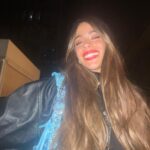 Tini Stoessel Instagram - voy a ir subiendo algunas fotos y vídeos de momentos especiales con personas q amo mucho y me acompañaron durante este año❤️ 1. salimos a cenar con amigxs, nos divertimos demasiado y al q me sacó la foto lo amo 2. ASÍ SE CANTA LA TRIPLEEEEEEEEE 3. en gira con estas personas q siempre están y es una bendición tenerlas a mi lado💗 4. ellas, mis hermanas del alma, con las q comparto todo. ya saben todo. gracias por existir. 5. de nuevo viajando con luqui q siempre termina sacándome sonrisas porq no se imaginan lo gracioso q es 6. un poco más de la triple y este set q lo amé 7. rodri acompañándome en uno de los shows d la gira 8. mis reinas, sea en una salida, o tomando té hasta q no se q hora, teniendo charlas eternas, siempre ahí. las amo 9. ensayando (amo el proceso de aprendizaje, aunque a veces tarde más en aprender, nani termina sacando lo mejor d mi) 10. papá con mis extensiones volviendo de un show, y si, no puede no hacernos reir jajajsjsjsjsjs te amo viejo con mi vida. este es uno de los primeros carretes, hay algunas fotos o vídeos q no tengo registrados pero quedarán para siempre en mi corazón. q bendición mas grande tener personas a mi lado q amo y me aman, q me cuidan y q cuido. gracias❤️