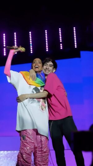Tini Stoessel Instagram - AYER EN CÓRDOBA LO Q VIVIMOS FUE REALMENTE  INCREIBLEEEEEEEEEEEE GRACIAS POR TANTO AMOR, nos vemos esta noche de nuevo💗🥹💗🥹💗💗💗💗💗💗💗💗
venia mirando a Gonza durante el show y no paraba de bailar y saberse absolutamente todo, hasta q termino subiendo al escenario y lo q pasó fue MÁGICO💗 gracias por hacernos vivir este momento 💗❤️ para siempre en mi CoRaZooooNnnnnnnNn