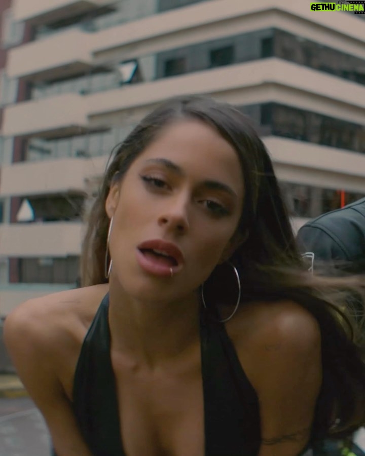 Tini Stoessel Instagram - me toco a mi ser la perraš @tiagopzk PASADO MaƱanAAAAAAAAAAA #ElUltimoBeso ladoblete