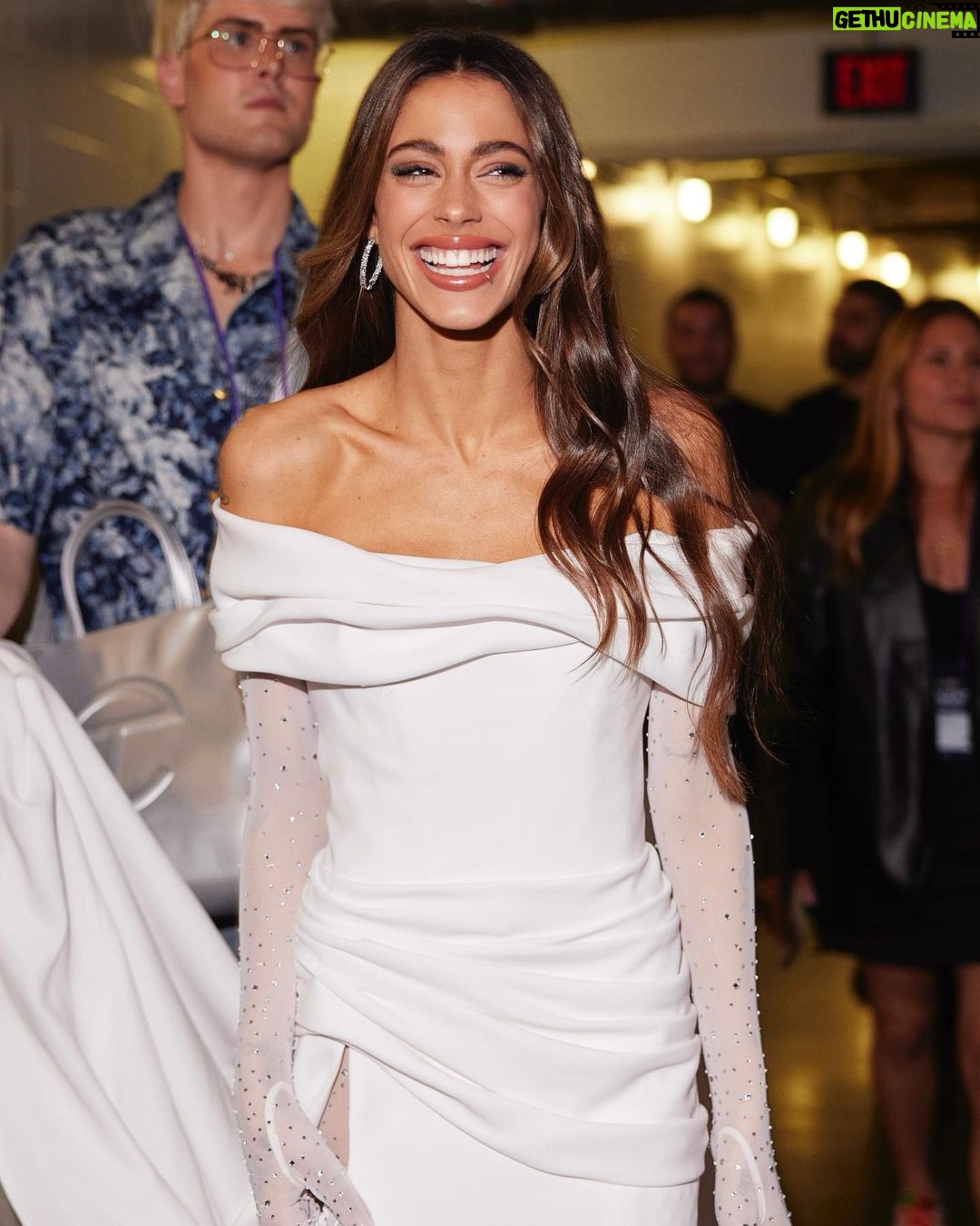 Tini Stoessel - 1.9 Million Likes - š¤
