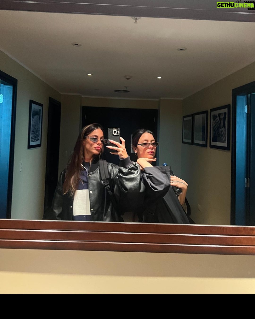 Tini Stoessel - 1.7 Million Likes - ni las palabras, ni las fotos, ni los vĆdeos son suficientes para poder describir lo q significó este aƱo para miā¦
solo agradecerle a dios, porq cuando pensƩ q no iba a poder salir de momentos de mucha tristeza, pude, y como les dije, todo eso me termino haciendo mƔs fuerte.
no solo eso si no q me acercó aún mÔs a las personas q amo, nos unimos mÔs y mÔs.
gracias, gracias por estar a mi lado, por tanto amor en momentos q quizƔs ni siquiera se imaginaban q estaban sacƔndome una sonrisa.
gracias a la gente, por la incondicionalidad, por hacer q cada show sea Ćŗnico e inolvidable, por estar, por cada carta, por cada gesto. lxs amo tanto.
1. reciĆ©n llegĆ”bamos a misiones para filmar fantasiš¦
2. cumpliendo el sueƱo mĆ”s increĆble d mi vida.
3. minita hemosa, sabes todo lo q te amo y lo agradecida q estoy d q estĆ©s cerca mĆo.
4. vivir un milagro tan de cerca y seguir teniendo a la persona q tanto amo a mi lado no tiene precio.
5. mamƔ, guerrera, justiciera, incondicional, te amo desde lo mƔs profundo.
6. martita, esa amiga sabia q llegó a mi vida y ojalĆ” sea para siempreā¤ļø
7. ya no sabĆa q foto elegir porq todas son especiales rodriš„¹ t amooooooo
8. ARGENTINA CAMPEĆNš¦š·š¤
9. la hermana q me dio la vida. te amo carola.
10. y con ustedesā¦no tengo palabras realmente.
GRACIAS, gracias por todo.
por cada momento q me hicieron vivir, con ustedes crezco y aprendo todos los dĆas.
han pasado tantos aƱos y tantas cosas, ojalĆ” el aƱo q viene nos encuentre con toda la mĆŗsica q tengo preparada y q tanto nos uneā¤ļø
lxs amo.