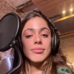 Tini Stoessel Instagram - 1. rodri finalmente se une al juego y la termina rompiendo jajsjsjsjsj haceme reír así toda la vidaahhhh 2. grabando las pantallas para el TOURRRRRR💞 3. nebulizándome con niki q me hacía compañía. te amo 4. grabando latriplete 5. grabando fantasi (d mis canciones prefe) 6. mi hermanito de fierro q amo tanto 7. mamá y su amor por turito. lxs amo tanto 8. ustedes, siempre con su amor incondicional. lxs amo tanto 9. el mensaje q mas feliz me hizo en la vida 10. volviendo a casa dsp de terminar el rodaje d carne y hueso💘