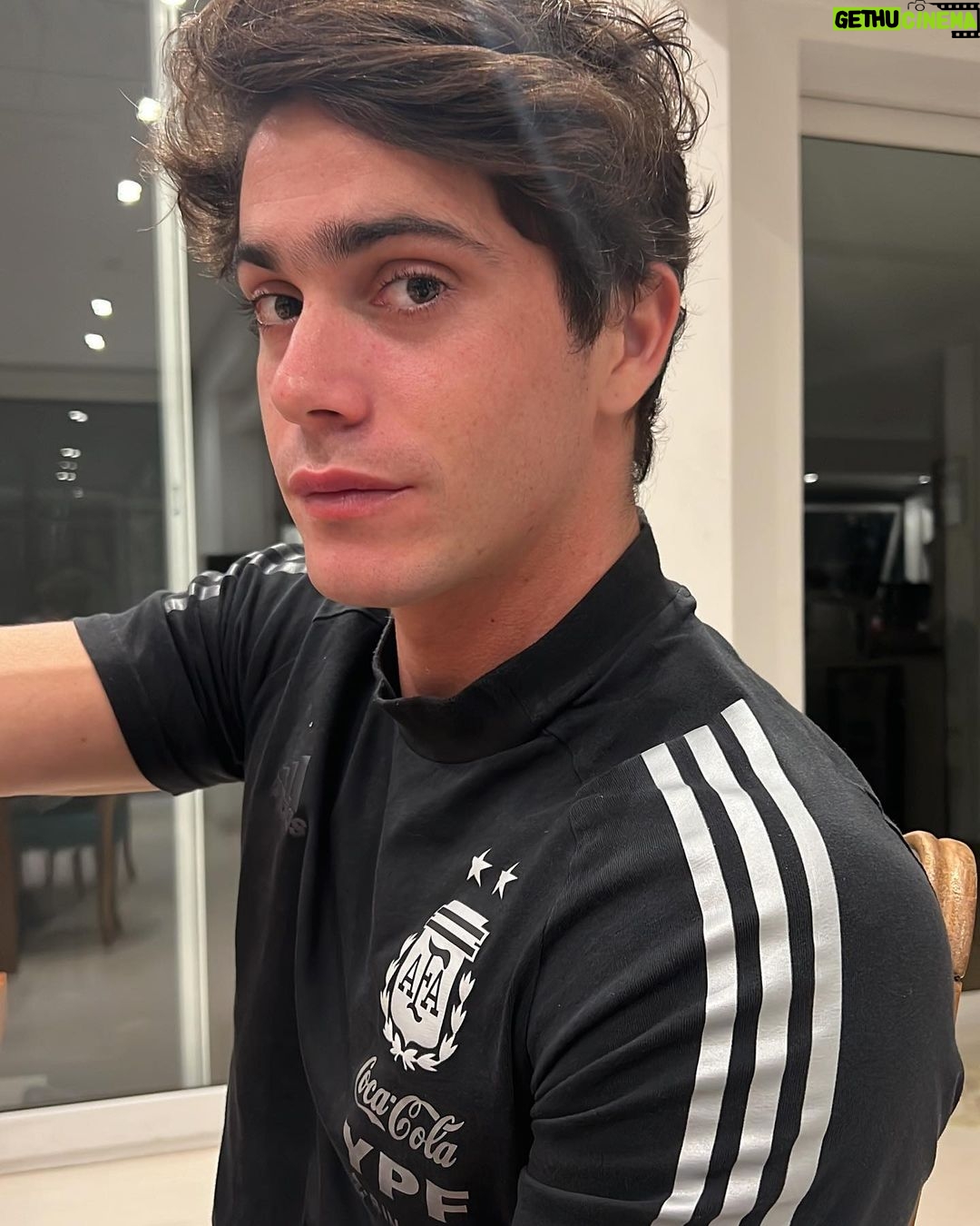 Tini Stoessel - 2.3 Million Likes - 1. rodri finalmente se une al juego y la termina rompiendo jajsjsjsjsj haceme reĆr asĆ toda la vidaahhhh
2. grabando las pantallas para el TOURRRRRRš
3. nebulizĆ”ndome con niki q me hacĆa compaƱĆa. te amo
4. grabando latriplete
5. grabando fantasi (d mis canciones prefe)
6. mi hermanito de fierro q amo tanto
7. mamĆ” y su amor por turito. lxs amo tanto
8. ustedes, siempre con su amor incondicional. lxs amo tanto
9. el mensaje q mas feliz me hizo en la vida
10. volviendo a casa dsp de terminar el rodaje d carne y huesoš