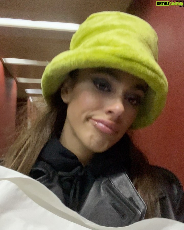 Tini Stoessel - 2.3 Million Likes - 1. rodri finalmente se une al juego y la termina rompiendo jajsjsjsjsj haceme reĆr asĆ toda la vidaahhhh
2. grabando las pantallas para el TOURRRRRRš
3. nebulizĆ”ndome con niki q me hacĆa compaƱĆa. te amo
4. grabando latriplete
5. grabando fantasi (d mis canciones prefe)
6. mi hermanito de fierro q amo tanto
7. mamĆ” y su amor por turito. lxs amo tanto
8. ustedes, siempre con su amor incondicional. lxs amo tanto
9. el mensaje q mas feliz me hizo en la vida
10. volviendo a casa dsp de terminar el rodaje d carne y huesoš
