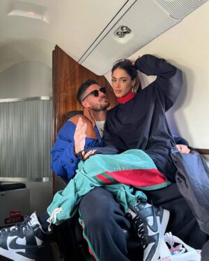 Tini Stoessel Instagram - voy a ir subiendo algunas fotos y vídeos de momentos especiales con personas q amo mucho y me acompañaron durante este año❤️
1. salimos a cenar con amigxs, nos divertimos demasiado y al q me sacó la foto lo amo
2. ASÍ SE CANTA LA TRIPLEEEEEEEEE
3. en gira con estas personas q siempre están y es una bendición tenerlas a mi lado💗
4. ellas, mis hermanas del alma, con las q comparto todo. ya saben todo. gracias por existir.
5. de nuevo viajando con luqui q siempre termina sacándome sonrisas porq no se imaginan lo gracioso q es
6. un poco más de la triple y este set q lo amé
7. rodri acompañándome en uno de los shows d la gira
8. mis reinas, sea en una salida, o tomando té hasta q no se q hora, teniendo charlas eternas, siempre ahí. las amo 
9. ensayando (amo el proceso de aprendizaje, aunque a veces tarde más en aprender, nani termina sacando lo mejor d mi) 
10. papá con mis extensiones volviendo de un show, y si, no puede no hacernos reir jajajsjsjsjsjs te amo viejo con mi vida. 

este es uno de los primeros carretes, hay algunas fotos o vídeos q no tengo registrados pero quedarán para siempre en mi corazón.
q bendición mas grande tener personas a mi lado q amo y me aman, q me cuidan y q cuido. 
gracias❤️