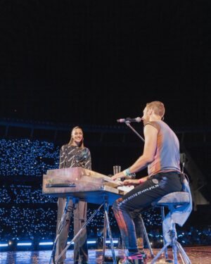 Tini Stoessel Instagram - las palabras no son suficientes para poder describir lo q sentí estos dos dias…
un sueño inimaginable q se hizo realidad.
gracias @coldplay por haberme invitado a vivir estos shows tan memorables, increíbles e inspiradores.
fue la experiencia más hermosa de mi vida. 
agradecida por el amor q nos brindaron, para siempre en mi corazón❤️🙏🏻