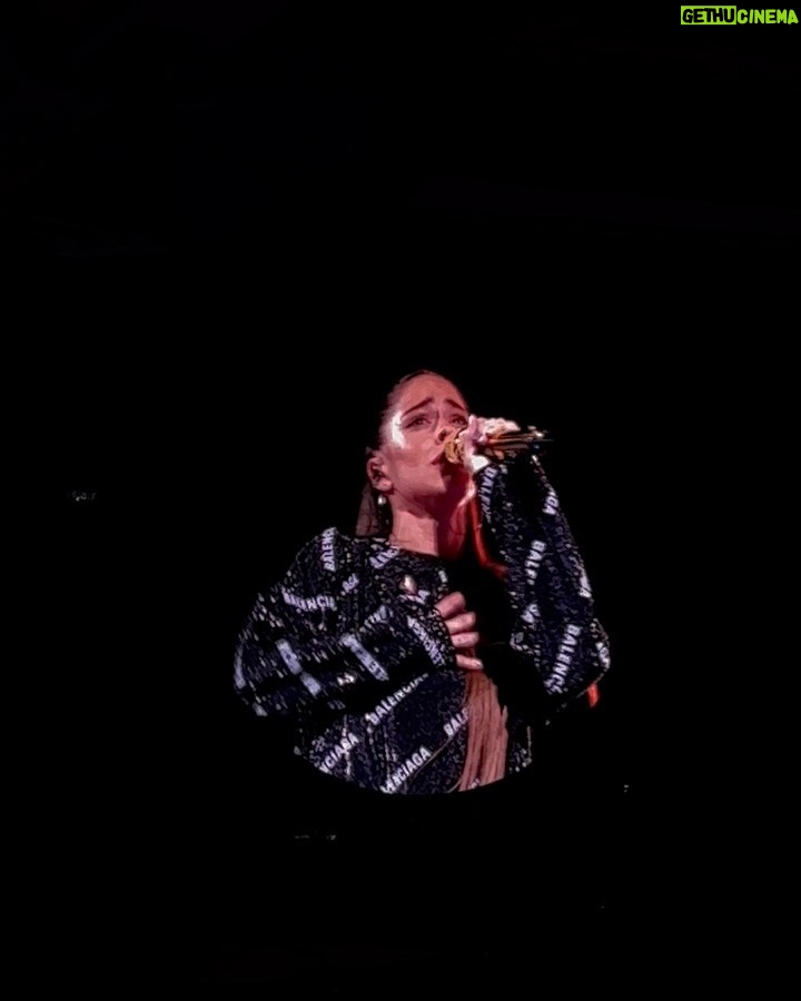 Tini Stoessel - 1.6 Million Likes - las palabras no son suficientes para poder describir lo q sentĆ estos dos diasā¦
un sueƱo inimaginable q se hizo realidad.
gracias @coldplay por haberme invitado a vivir estos shows tan memorables, increĆbles e inspiradores.
fue la experiencia mƔs hermosa de mi vida.
agradecida por el amor q nos brindaron, para siempre en mi corazónā¤ļøšš»