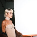 Tini Stoessel Instagram - que linda noche vivi ayer🥹💘 todavía sigo procesando muchas cosas. quiero agradecerle a todxs uds por el amor q me dan hace tanto tiempo, el premio al álbum Pop Urbano del año fue gracias a sus votos, y eso es algo q me llena el alma. cupido fue un gran capitulo d mi vida en todos los aspectos, q marcó un antes y un después, con muchas alegrías vividas, pero también con situaciones q me hicieron tocar fondo, y desde esa oscuridad, con esos silencios q me aturdían, entender q me estaba pasando. tomarme tiempo fue necesario para sanar muchas cosas y poder animarme a dar el próximo paso. cada cambio q fui haciendo en mi pelo, esta reflejado en varios procesos emocionales que fui viviendo. no falta mucho para compartirles un proyecto muy intimo, q vengo trabajando hace mucho tiempo, y cuando miro para atrás, la verdad es q nunca imaginé que me iba a animar a contar. gracias por estar ahí❤️‍🩹 lxs amo