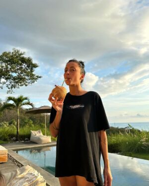 Tini Stoessel Instagram - 🥥🥹🏝️💖🌞💘💞