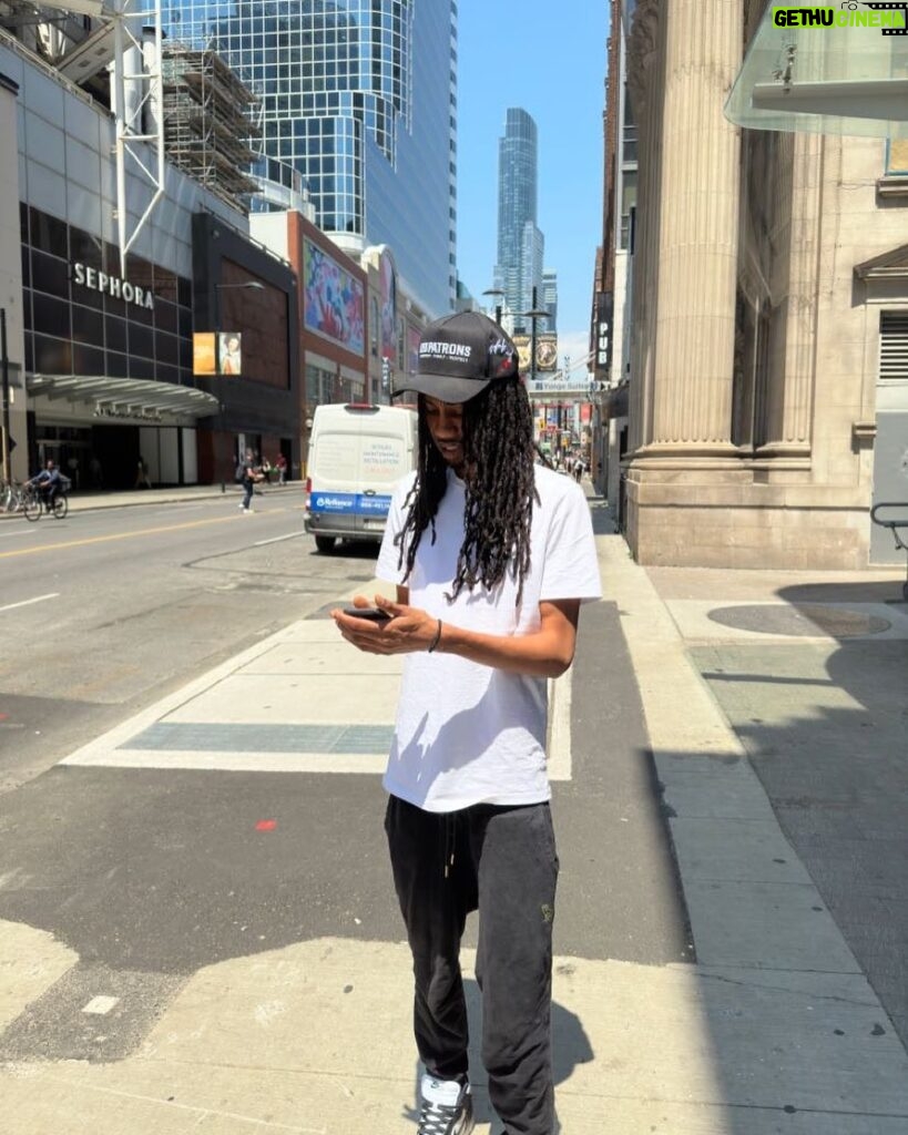 Tizzo Instagram - Le Type Est 🍋 Pk Il M’appelle ? Toronto Downtown