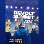 Toby Sandeman Instagram – The ENERGY when I hit the main stage of the REVOLT Summit x AT&amp was Incredible. 
When y’all show me that much loveeee, you know Ima act up!!! Hahaha 

Styled by: @mr_baldwinstyle & @courtney.arringtonbaldwin 

Jacket by: @musika 

Grooming: @shenellemayssmith 

Thank you @vpbossladyy for the footage. 🎥 Revolt Summit