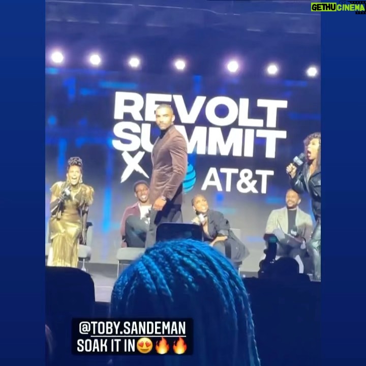 Toby Sandeman Instagram - The ENERGY when I hit the main stage of the REVOLT Summit x AT&amp was Incredible. When y’all show me that much loveeee, you know Ima act up!!! Hahaha Styled by: @mr_baldwinstyle & @courtney.arringtonbaldwin Jacket by: @musika Grooming: @shenellemayssmith Thank you @vpbossladyy for the footage. 🎥 Revolt Summit