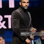 Toby Sandeman Instagram - Grateful to be celebrating the Premiere of the Game with the Gang. It’s a blessing to get to do what you love but it’s even more of a blessing to do it with people who pour into you and want to see you win. #protectyourenergy and uplift those around you. 🖤 Styled by: @mr_baldwinstyle & @courtney.arringtonbaldwin Jacket by: @musika Tailoring - @modernstitchtailoring Grooming: @shenellemayssmith 📸 @dashthastoner @therealmalcolmr