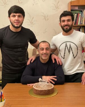 Tofiq Musayev Instagram - @ruslanefendiyev Tebrikler Trener yeni yasin duserli olsun sen heyatda her seyin yaxsina layiqsen Allah seni qorusun 😘❤️